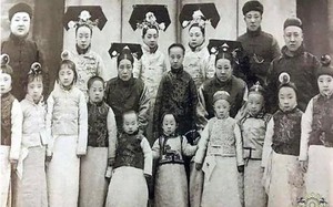 Loạt ảnh hiếm gia đình Phổ Nghi: Mẹ ruột chỉ còn vài khoảnh khắc, người ông nhớ suốt đời lại gây bất ngờ