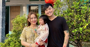 Nhan sắc vợ hơn 8 tuổi, c&oacute; 2 con ri&ecirc;ng của nam ca sĩ Việt c&oacute; tiếng