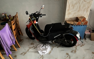 Mưa lũ mất điện nhưng nh&agrave; vẫn s&aacute;ng đ&egrave;n, c&oacute; WiFi: H&oacute;a ra nhờ t&iacute;nh năng 'ẩn' của chiếc xe m&aacute;y điện n&agrave;y