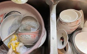 Ngày nào mẹ tôi cũng đều đặn làm 1 việc: Bát đũa sạch, khô, không hề tốn điện