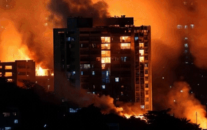 Biển lửa nuốt chửng 1500 ngôi nhà, hàng nghìn người mất chỗ ở - Ảnh 4.