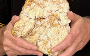 Bí ẩn du hành thời gian: Từ lời tiên tri của John Titor đến bữa tiệc không người đến của Stephen Hawking - Ảnh 4.