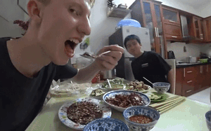 Nhặt h&ograve;n đ&aacute; dưới suối về chặn cửa suốt mấy thập kỷ, chuy&ecirc;n gia vừa xem đ&atilde; n&oacute;i l&agrave; kho b&aacute;u gần 29 tỷ đồng - Ảnh 6.