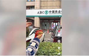 Treo dòng chữ bên hông xe , chủ nhân được yêu cầu Chi 100 vạn tệ để mua lại - Ảnh 3.