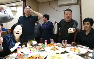 Cột lửa h&igrave;nh nấm cao trăm m&eacute;t bốc l&ecirc;n dữ dội tại Malaysia: Đứng xa h&agrave;ng c&acirc;y số vẫn thấy &aacute;m ảnh! - Ảnh 5.