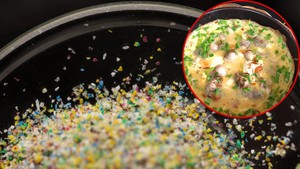 Thứ thải ra hàng nghìn hạt vi nhựa, chuyên gia thấy là vứt ngay: Hầu như bếp Việt nào cũng có - Ảnh 2.