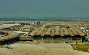 Chủ tịch AmCham Campuchia: Mức thuế 49% do Tổng thống Trump áp đặt sẽ "phá hủy nền kinh tế Campuchia" - Ảnh 2.