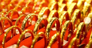 USD ng&acirc;n h&agrave;ng vọt tăng, gi&aacute; b&aacute;n ra s&aacute;t mốc 26.000 VND/USD - Ảnh 1.