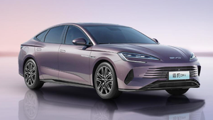 Chủ tiệm Âu phục mua cả VinFast VF 7 và VF 3: ‘Chọn xe như chọn suit, sẽ thêm VF 9 để đủ bộ sưu tập thời trang, thực dụng’ - Ảnh 10.