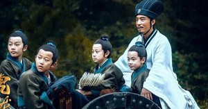 Sao 100 năm Hoàng Dược Sư chết, Dương Tiêu lại học được tuyệt kỹ của ông: Chỉ Hoàng Sam Nữ Tử biết lý do - Ảnh 4.