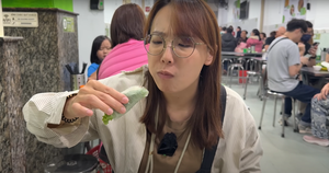 Khách Trung Quốc thích mê 1 món vỉa hè tại TP HCM, thốt lên: "Sống ở Việt Nam sung sướng quá" - Ảnh 6.