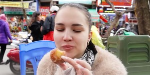 Kh&aacute;ch T&acirc;y ăn xong 1 loại kẹo Việt Nam liền thốt l&ecirc;n: 'Chắc chắn sẽ mang về Hungary' - Ảnh 4.