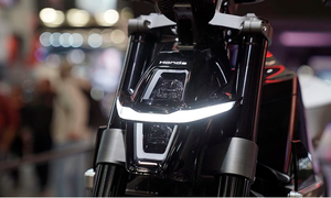 Kiểm chứng hàng ghế 'ngồi xổm' trên VinFast Limo Green: Người cao 1,75 mét ngồi vừa không? - Ảnh 5.