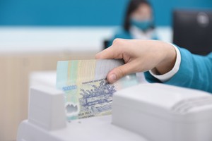 Chuyện lạ trên thị trường tiền tệ Việt Nam: Điều gì đang diễn ra?