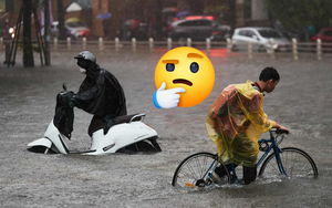 Xe điện có thể chống nước tốt, sao mưa ngập vẫn dắt bộ?