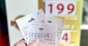 Mở mắt l&agrave; thấy gi&aacute; v&agrave;ng tăng: H&ocirc;m nay SJC lại x&ocirc; đổ kỷ lục mọi thời đại! - Ảnh 4.