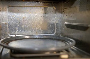 Nồi chi&ecirc;n kh&ocirc;ng dầu sạch bất ngờ khi được vệ sinh bằng thứ n&agrave;y - kh&ocirc;ng phải chanh - Ảnh 3.