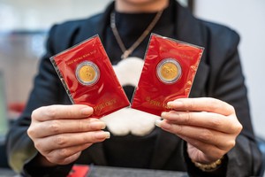 Gi&aacute; v&agrave;ng h&ocirc;m nay 26/2 tăng rất mạnh, d&ograve;ng người xếp h&agrave;ng kỷ lục! - Ảnh 3.