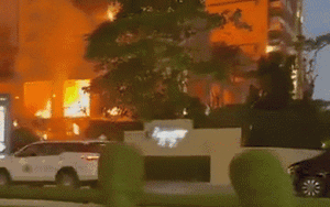 H&agrave;ng trăm ng&agrave;n h&agrave;nh kh&aacute;ch mắc kẹt, hơn 1.000 chuyến bay bị hủy ở Trung Đ&ocirc;ng - Ảnh 2.