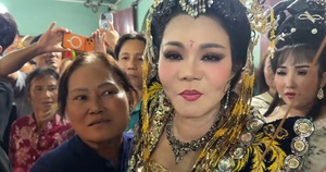 Con d&acirc;u Thanh Tuyền: "Cảm ơn &ocirc;ng x&atilde; cho t&ocirc;i tiền về nước l&agrave;m show" - Ảnh 2.