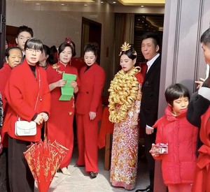 V&agrave;ng bốc hơi h&agrave;ng trăm USD, người mua lỗ tiền tỷ: V&igrave; sao chuy&ecirc;n gia vẫn n&oacute;i đến "thời điểm 6.000 USD"? - Ảnh 5.