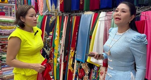 NSƯT Hồng V&acirc;n: "T&ocirc;i mong ước cứ mỗi năm chị Kh&aacute;nh Ly về Việt Nam một lần" - Ảnh 2.