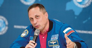 Sự cố bất ngờ tr&ecirc;n t&agrave;u Artemis 2: Toilet hỏng giữa kh&ocirc;ng gian - Ảnh 2.