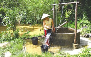 Ba nh&acirc;n vi&ecirc;n nh&agrave; h&agrave;ng đang ở trong bếp đột nhi&ecirc;n ng&atilde; quỵ, 1 người chạy tới chứng kiến cảnh đ&aacute;ng sợ - Ảnh 3.