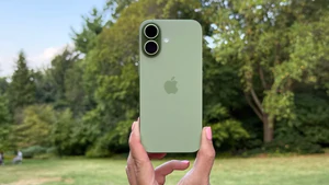 M&ocirc; h&igrave;nh iPhone 18 Pro Max đỏ cherry v&agrave; iPhone Ultra trắng - Ảnh 3.