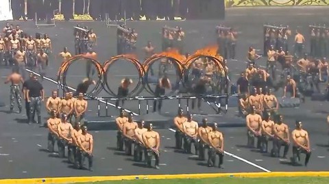 Video: Cảnh sát Ai Cập cởi áo khoe 6 múi, cơ bắp cuồn cuộn trong lễ diễu hành - Ảnh 2. Video: Cảnh sát Ai Cập cởi áo khoe 6 múi, cơ bắp cuồn cuộn trong lễ diễu hành - Ảnh 2.