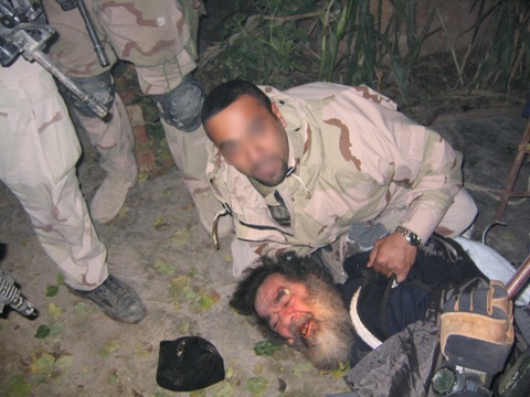 Cuộc bắt giữ và hành quyết cựu Tổng thống Iraq Saddam Hussein - Những thông tin lần đầu được hé lộ - Ảnh 4. Cuộc bắt giữ và hành quyết cựu Tổng thống Iraq Saddam Hussein - Những thông tin lần đầu được hé lộ - Ảnh 4.
