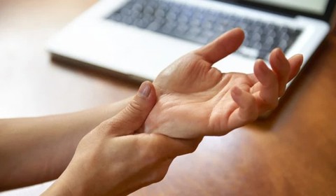 10 triệu chứng thoát vị đĩa đệm bạn cần lưu ý - Ảnh 5. 10 triệu chứng thoát vị đĩa đệm bạn cần lưu ý - Ảnh 5.