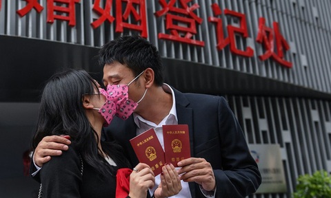 Nở rộ xu hướng gia đình hào môn gả con gái cho trai nhà nghèo ở Trung Quốc - Ảnh 2. Nở rộ xu hướng gia đình hào môn gả con gái cho trai nhà nghèo ở Trung Quốc - Ảnh 2.