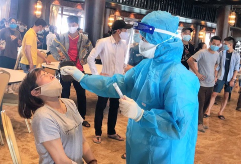 Nữ nhân viên chùa Tam Chúc dương tính SARS-CoV-2, cả ngàn người phải xét nghiệm - Ảnh 1. Nữ nhân viên chùa Tam Chúc dương tính SARS-CoV-2, cả ngàn người phải xét nghiệm - Ảnh 1.