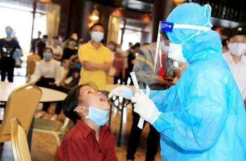 Đã có kết quả xét nghiệm hơn 1000 người liên quan đến nữ nhân viên chùa Tam Chúc mắc Covid-19 - Ảnh 3. Đã có kết quả xét nghiệm hơn 1000 người liên quan đến nữ nhân viên chùa Tam Chúc mắc Covid-19 - Ảnh 3.