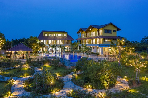Vì đam mê và thích tụ tập, người phụ nữ này mua 6000m2 đất ở Ba Vì xây cả một resort mini sang chảnh để tận hưởng cuộc sống nghỉ dưỡng cho gia đình - Ảnh 1. Vì đam mê và thích tụ tập, người phụ nữ này mua 6000m2 đất ở Ba Vì xây cả một resort mini sang chảnh để tận hưởng cuộc sống nghỉ dưỡng cho gia đình - Ảnh 1.