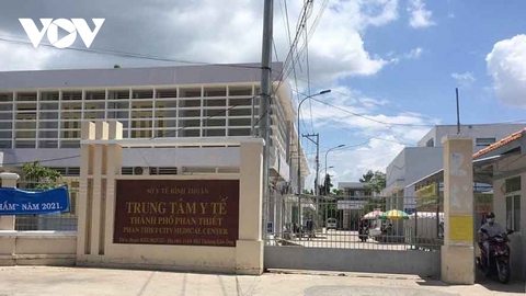 Giám đốc Trung tâm Y tế TP. Phan Thiết chỉ đạo chẩn đoán bệnh nhẹ thành nặng - Ảnh 1. Giám đốc Trung tâm Y tế TP. Phan Thiết chỉ đạo chẩn đoán bệnh nhẹ thành nặng - Ảnh 1.