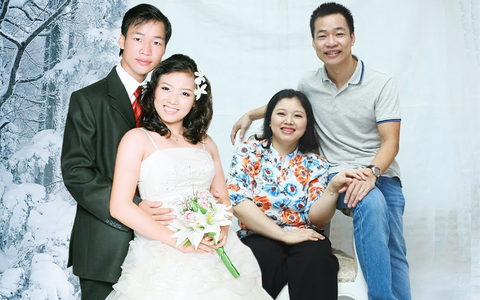 Chuyện tình cảm động của chàng trai và cô gái trên xe lăn - Ảnh 1. Chuyện tình cảm động của chàng trai và cô gái trên xe lăn - Ảnh 1.