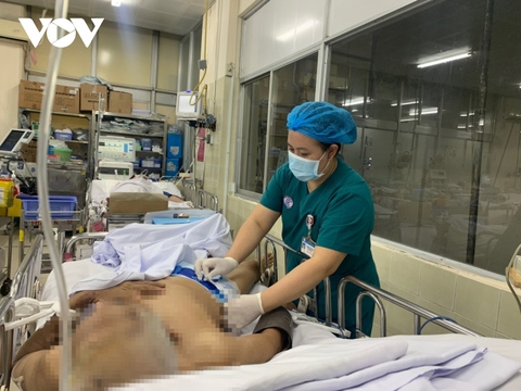 Khủng hoảng thiếu điều dưỡng ở bệnh viện công: Nhân viên điều dưỡng giảm, áp lực tăng - Ảnh 1. Khủng hoảng thiếu điều dưỡng ở bệnh viện công: Nhân viên điều dưỡng giảm, áp lực tăng - Ảnh 1.