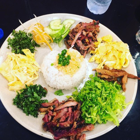 Cơm âm phủ: Nét mộc mạc ẩn chứa sự thanh tao độc đáo chỉ có ở xứ Huế - Ảnh 1. Cơm âm phủ: Nét mộc mạc ẩn chứa sự thanh tao độc đáo chỉ có ở xứ Huế - Ảnh 1.