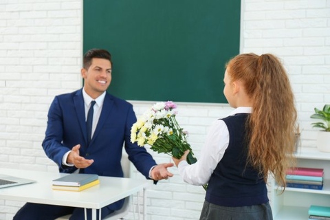 Tặng quà gì cho thầy giáo vào ngày 20/11? - Ảnh 1. Tặng quà gì cho thầy giáo vào ngày 20/11? - Ảnh 1.