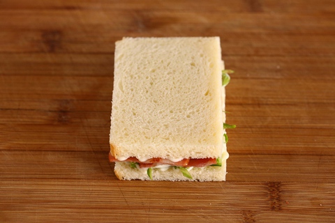 Bánh mì kẹp cuộn trứng chiên ngon miệng cho bữa sáng - Ảnh 7. Bánh mì kẹp cuộn trứng chiên ngon miệng cho bữa sáng - Ảnh 7.