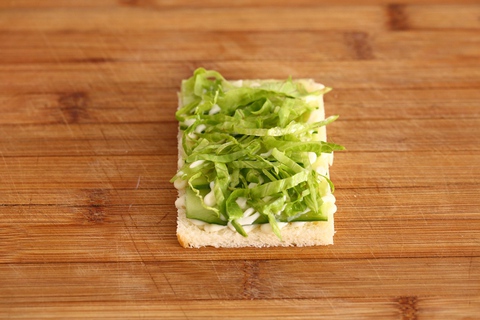 Bánh mì kẹp cuộn trứng chiên ngon miệng cho bữa sáng - Ảnh 5. Bánh mì kẹp cuộn trứng chiên ngon miệng cho bữa sáng - Ảnh 5.