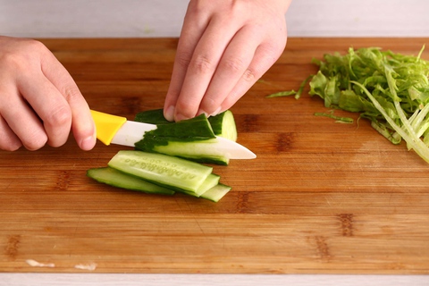 Bánh mì kẹp cuộn trứng chiên ngon miệng cho bữa sáng - Ảnh 2. Bánh mì kẹp cuộn trứng chiên ngon miệng cho bữa sáng - Ảnh 2.