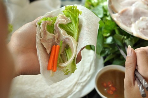 Bánh tráng phơi sương Trảng Bàng: Món ăn hội tụ tinh hoa - Ảnh 2. Bánh tráng phơi sương Trảng Bàng: Món ăn hội tụ tinh hoa - Ảnh 2.