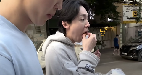 Nhóm nhạc đình đám Kpop đến Hà Nội quay cả food tour, không hổ danh “những chàng rể Việt Nam” - Ảnh 8. Nhóm nhạc đình đám Kpop đến Hà Nội quay cả food tour, không hổ danh “những chàng rể Việt Nam” - Ảnh 8.