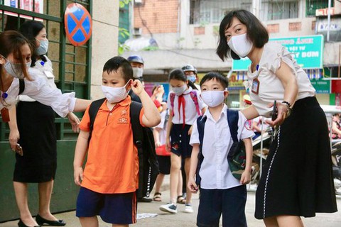 Phụ huynh, học sinh Hà Nội tranh cãi lịch nghỉ Tết Nguyên đán chỉ có 8 ngày: Chưa kịp cảm nhận không khí xuân đã lo dọn đồ đi học lại - Ảnh 3. Phụ huynh, học sinh Hà Nội tranh cãi lịch nghỉ Tết Nguyên đán chỉ có 8 ngày: Chưa kịp cảm nhận không khí xuân đã lo dọn đồ đi học lại - Ảnh 3.