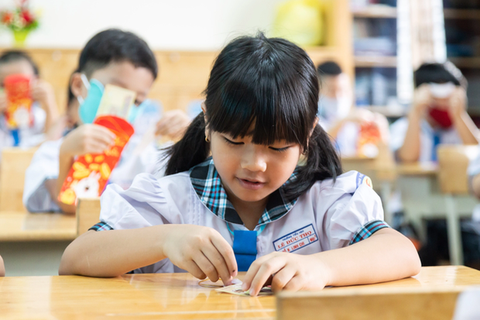 Phụ huynh, học sinh Hà Nội tranh cãi lịch nghỉ Tết Nguyên đán chỉ có 8 ngày: Chưa kịp cảm nhận không khí xuân đã lo dọn đồ đi học lại - Ảnh 1. Phụ huynh, học sinh Hà Nội tranh cãi lịch nghỉ Tết Nguyên đán chỉ có 8 ngày: Chưa kịp cảm nhận không khí xuân đã lo dọn đồ đi học lại - Ảnh 1.