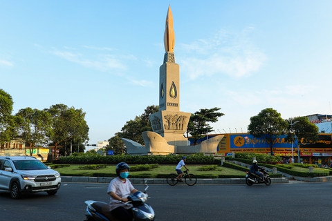 Toàn cảnh tỉnh mới lọt CLB thu ngân sách hơn 100.000 tỷ đồng, có siêu cảng nước sâu lớn nhất cả nước - Ảnh 2. Toàn cảnh tỉnh mới lọt CLB thu ngân sách hơn 100.000 tỷ đồng, có siêu cảng nước sâu lớn nhất cả nước - Ảnh 2.
