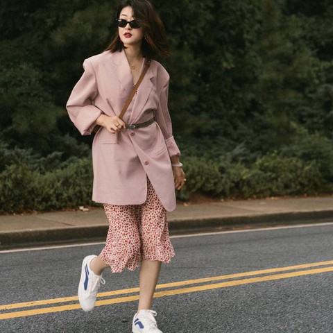10 cách diện blazer màu sắc không lo sến - Ảnh 6. 10 cách diện blazer màu sắc không lo sến - Ảnh 6.